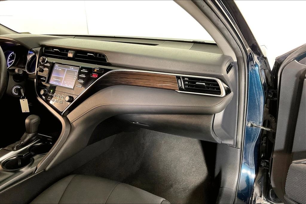 Used 2018 Toyota Camry LE FWD image 16