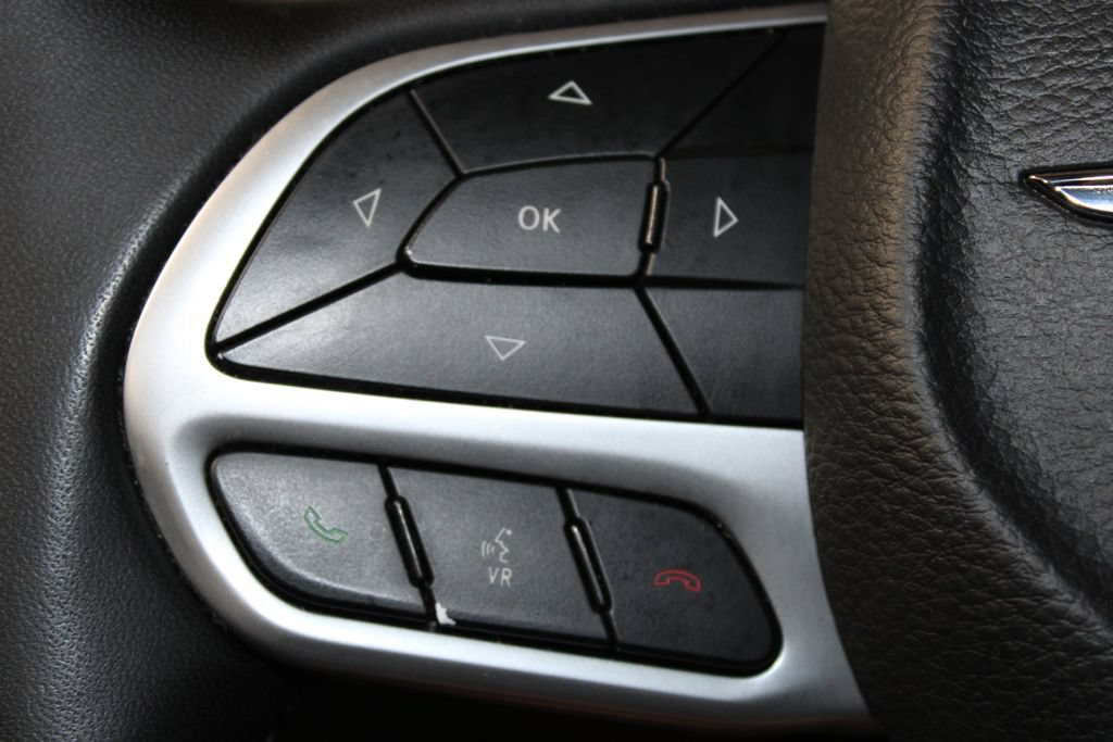 Used 2023 Chrysler 300 Touring AWD/4WD image 35