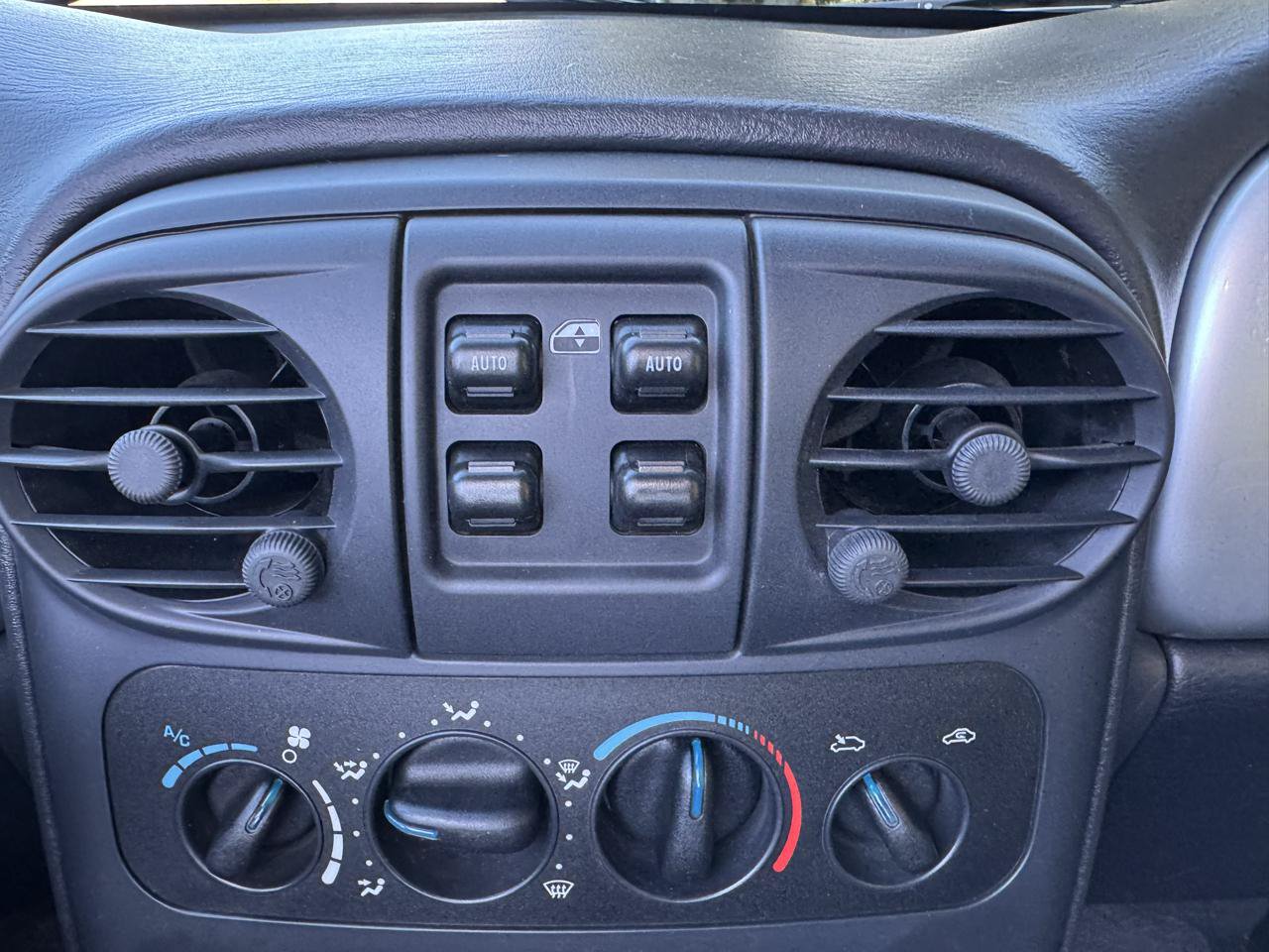 Used 2005 Chrysler PT Cruiser GT FWD image 30