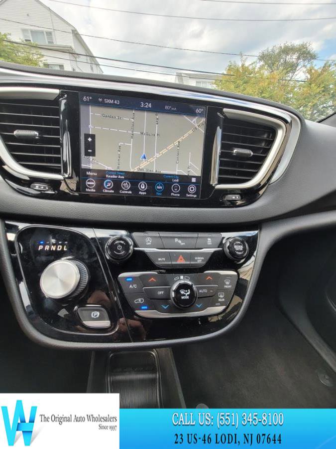 Used 2020 Chrysler Pacifica Touring-L Plus w/ S Appearance Package image 24