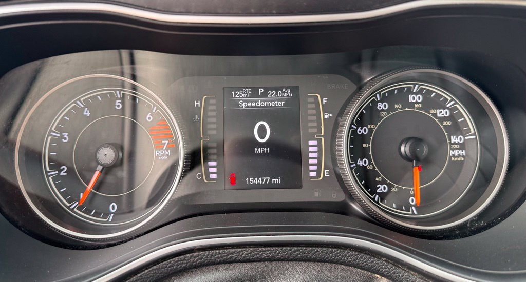 Used 2019 Jeep Cherokee Latitude w/ Cold Weather Group AWD/4WD image 37