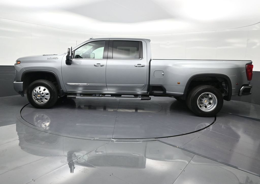 Used 2025 Chevrolet Silverado 3500 High Country w/ High Country Premium Package image 2