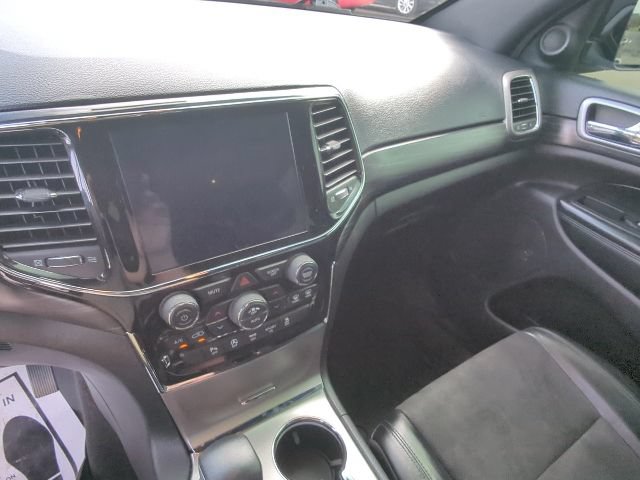 Used 2019 Jeep Grand Cherokee Altitude AWD/4WD image 16