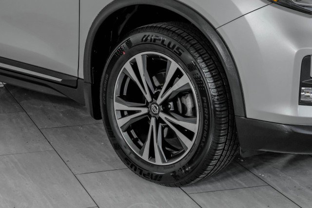 Used 2018 Nissan Rogue SL w/ Premium Package image 57