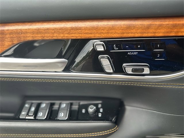 Used 2023 Jeep Grand Wagoneer Series III image 14