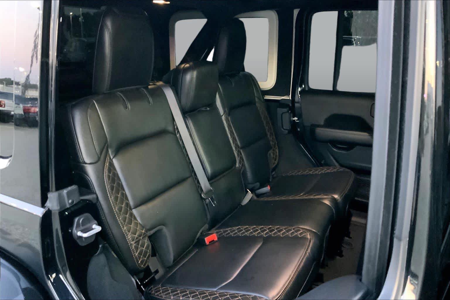 Used 2023 Jeep Wrangler Unlimited Sahara AWD/4WD image 30
