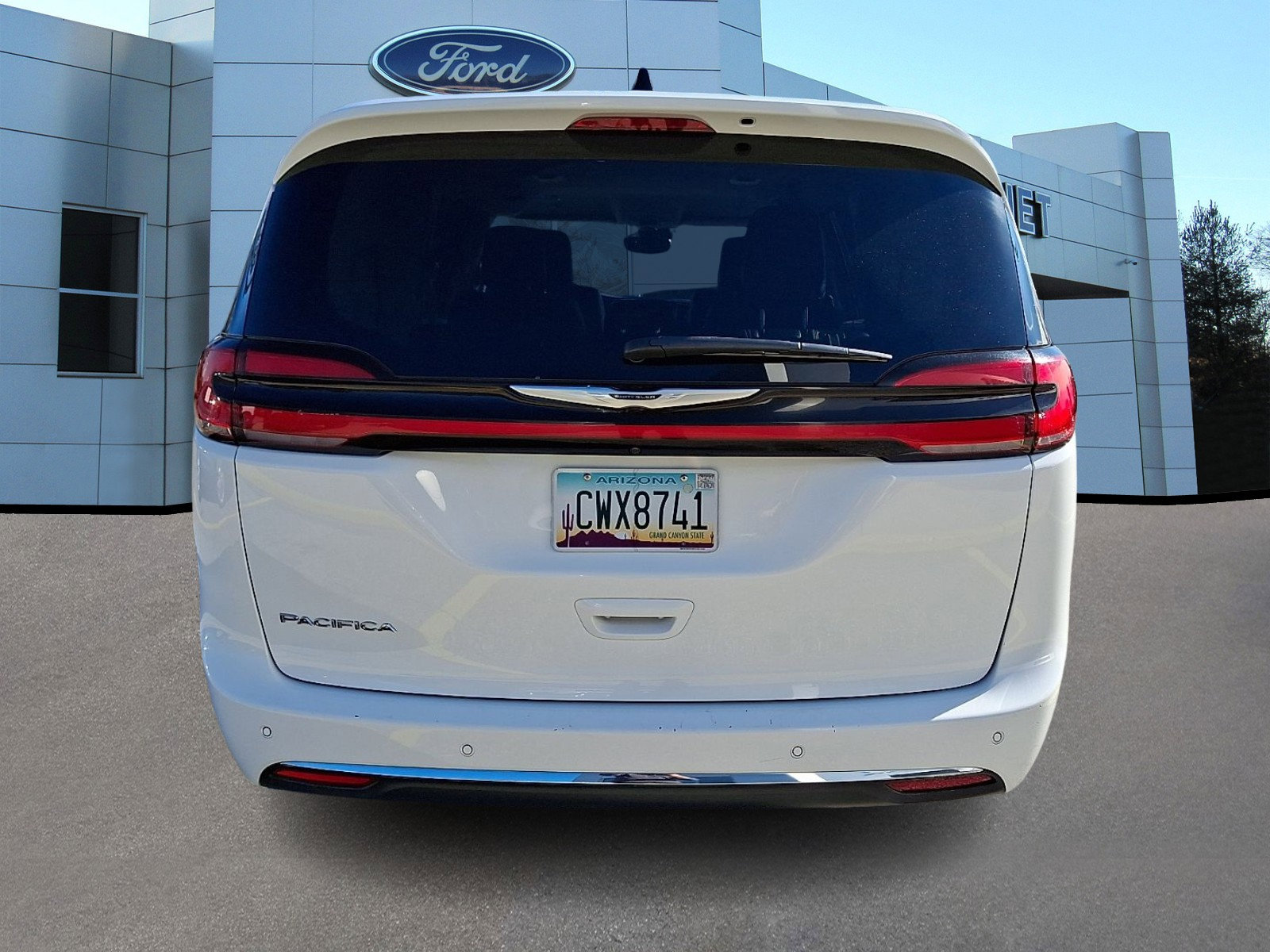 Used 2024 Chrysler Pacifica Touring-L image 7
