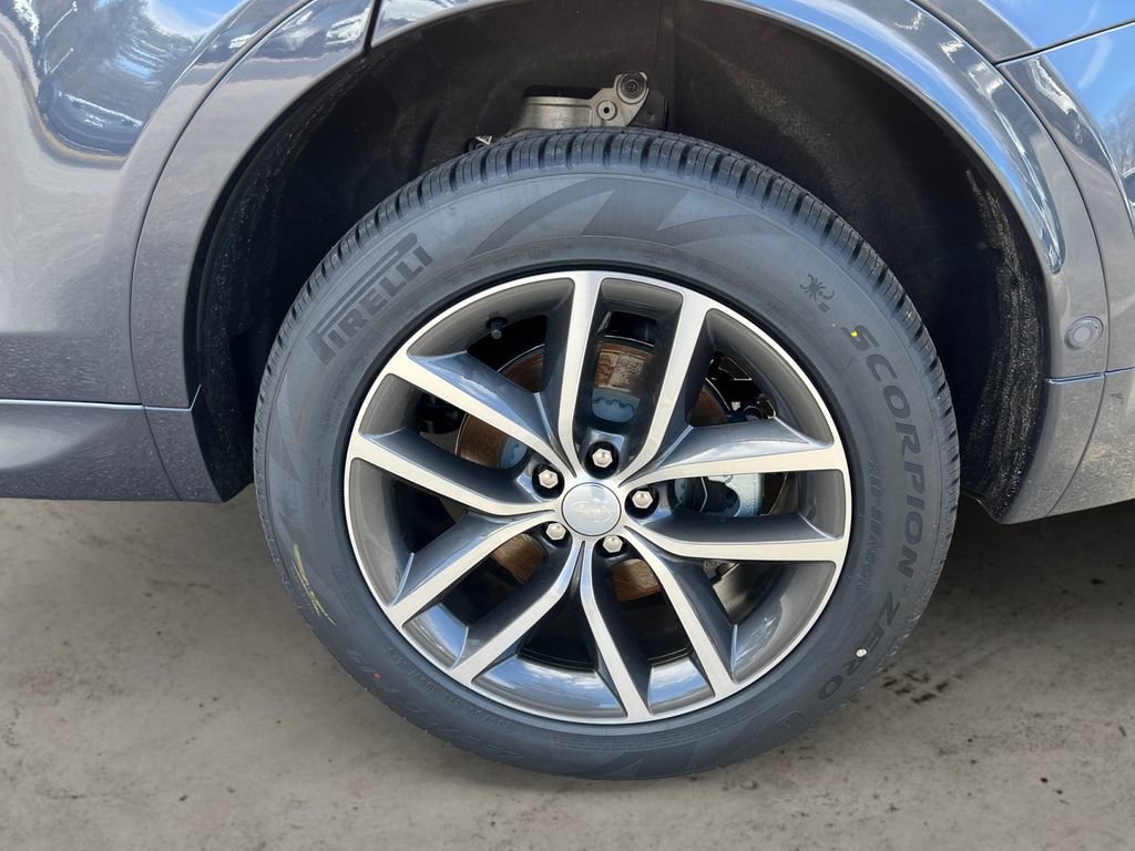 New 2025 Land Rover Discovery Sport S image 10