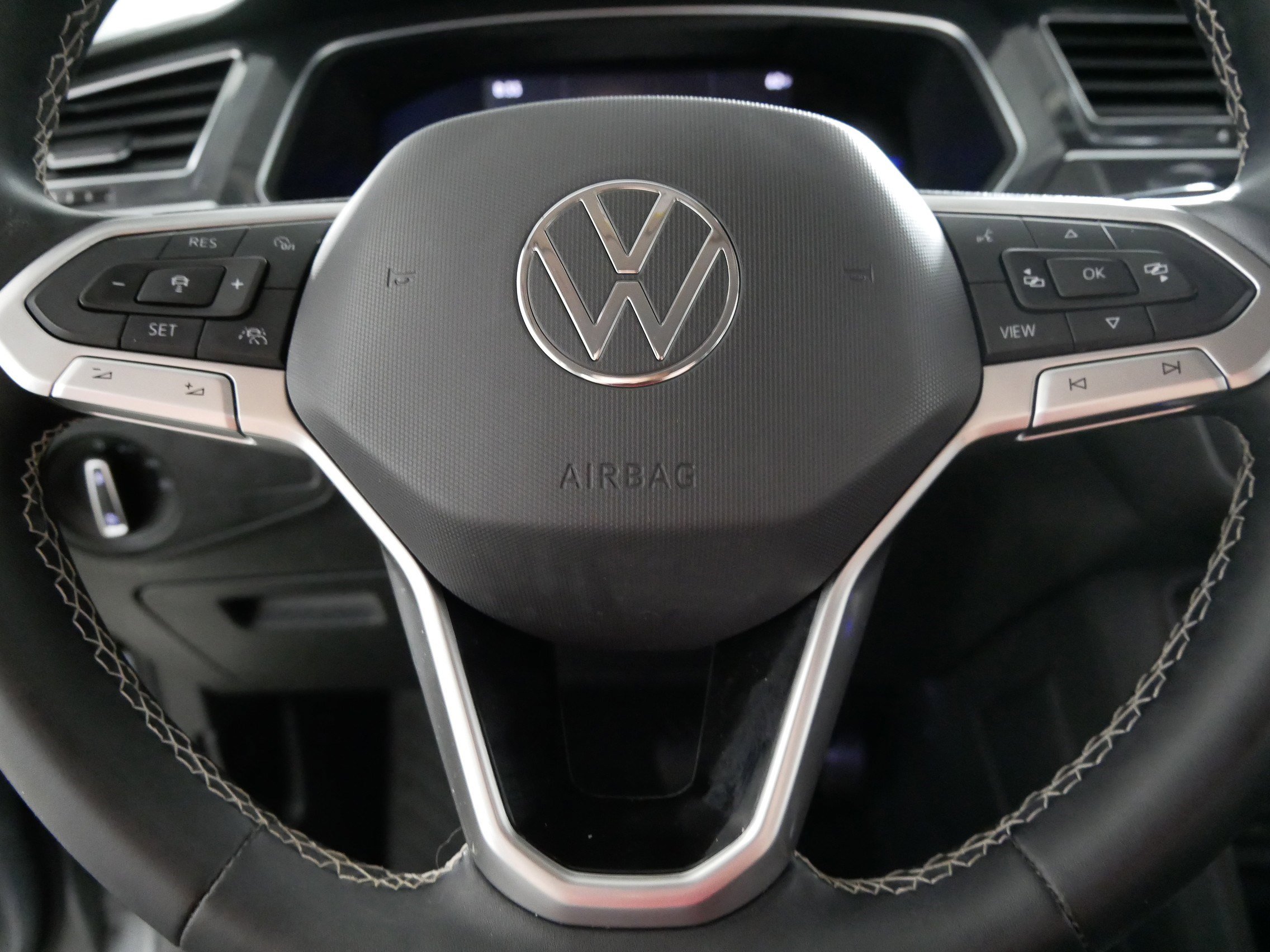 Used 2022 Volkswagen Tiguan SE FWD image 25