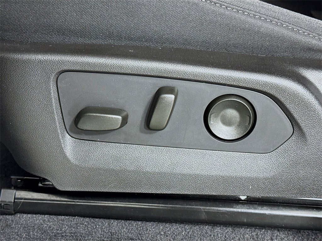 Used 2024 Chevrolet Colorado Trail Boss w/ Advanced Trailering Package image 16