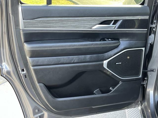 Used 2024 Jeep Wagoneer Series III AWD/4WD image 16