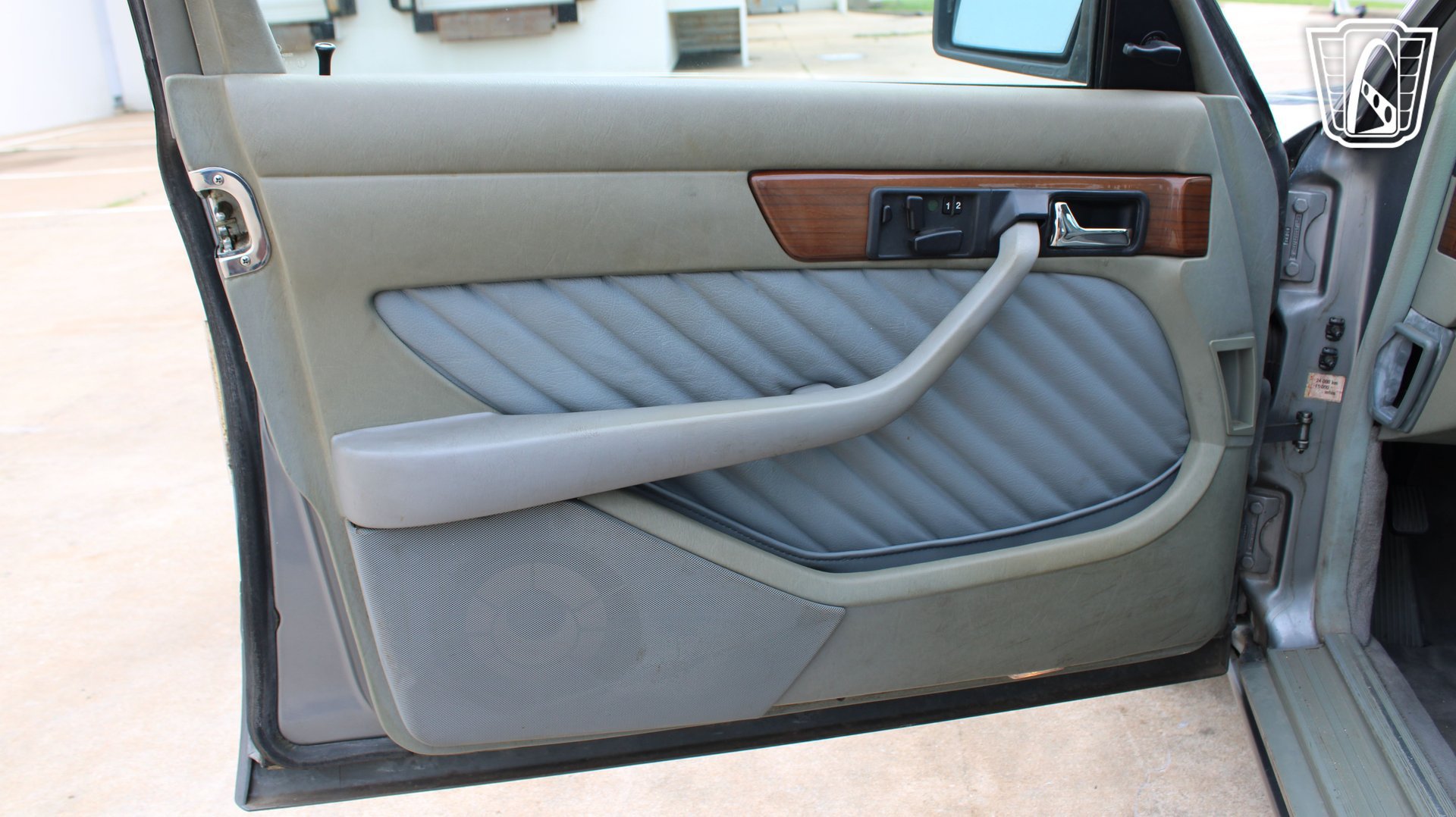 Used 1989 Mercedes-Benz 420 SEL image 9