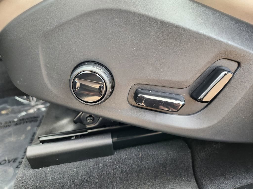 New 2026 Volvo XC60 T8 Plus w/ Protection Package Premier image 14