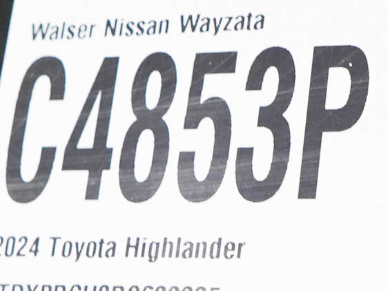 Used 2024 Toyota Highlander Limited AWD/4WD image 35