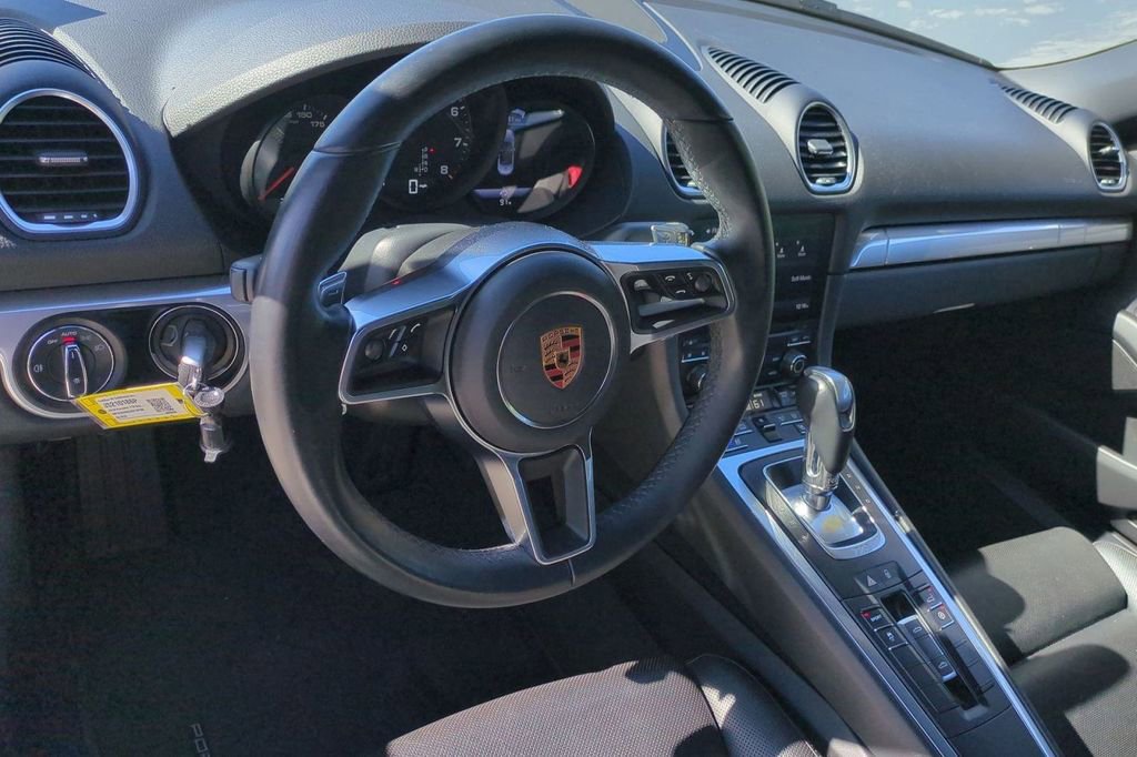 Used 2018 Porsche 718 Boxster image 9