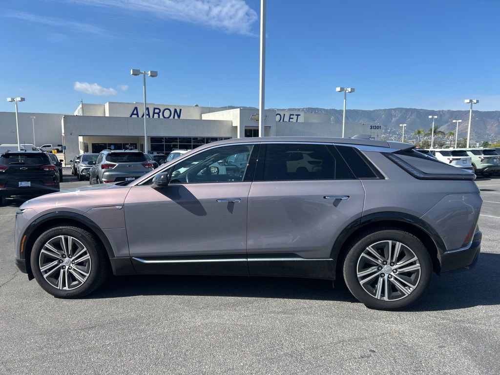 Used 2024 Cadillac Lyriq Luxury AWD/4WD image 8