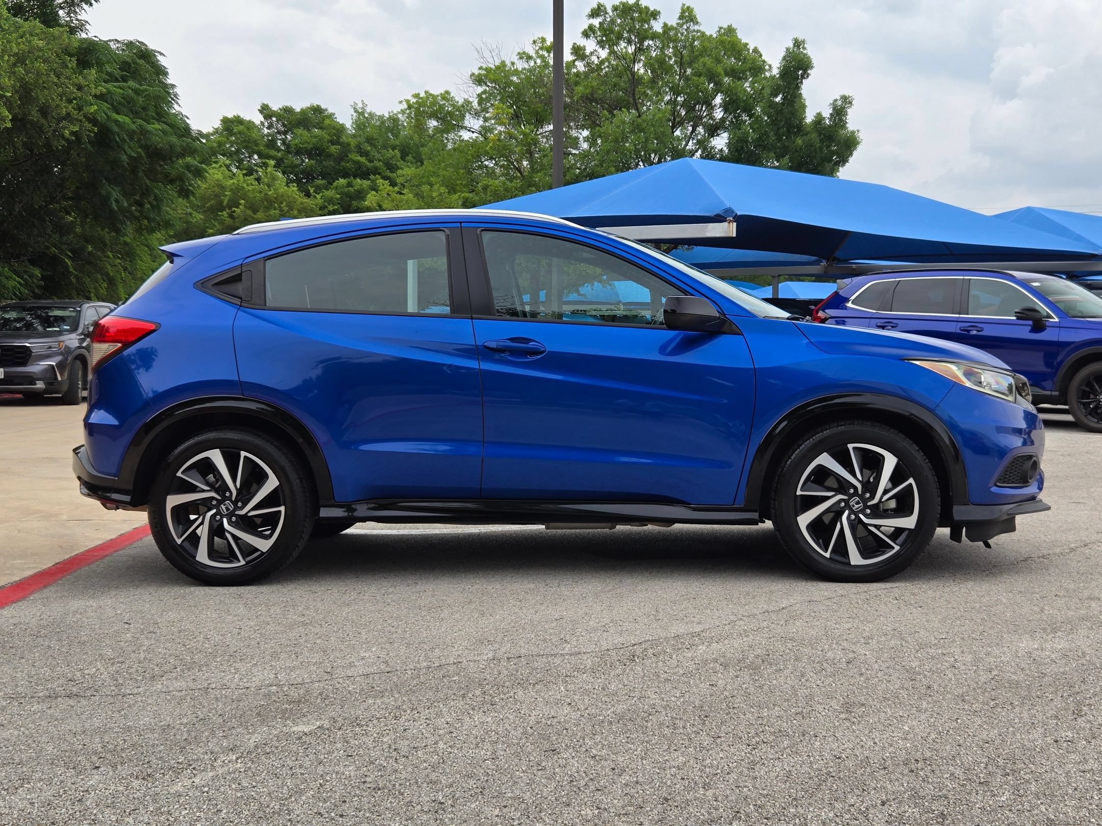 Used 2019 Honda HR-V Sport image 2