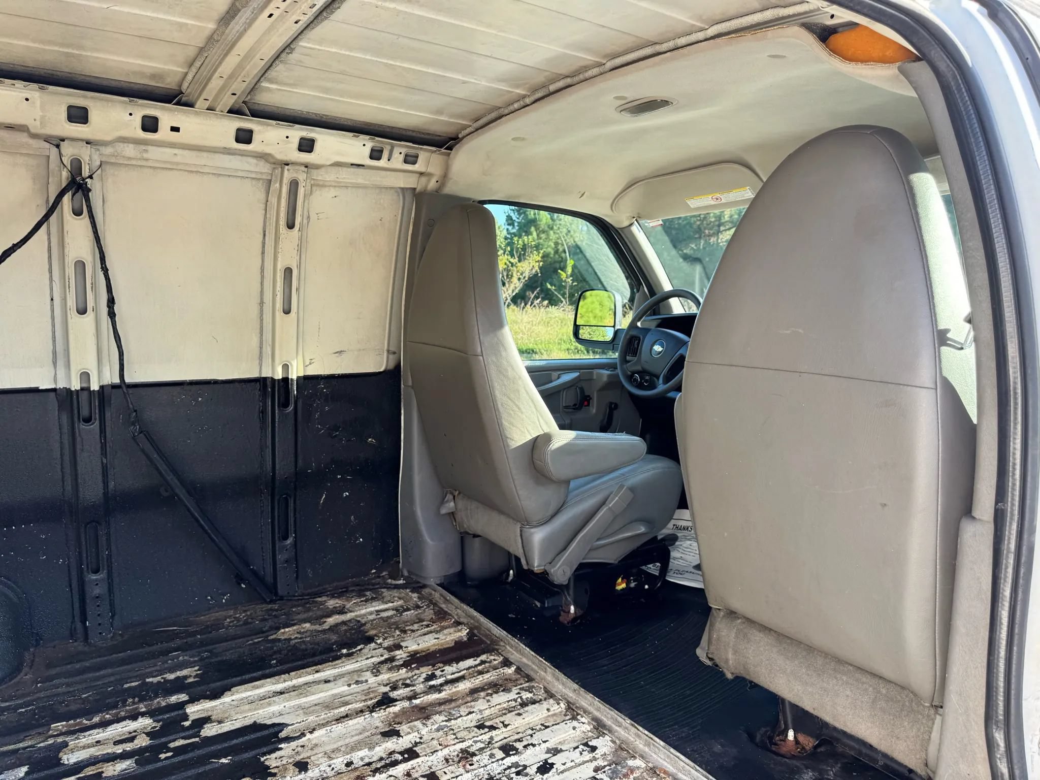 Used 2015 Chevrolet Express 3500 Extended RWD image 15