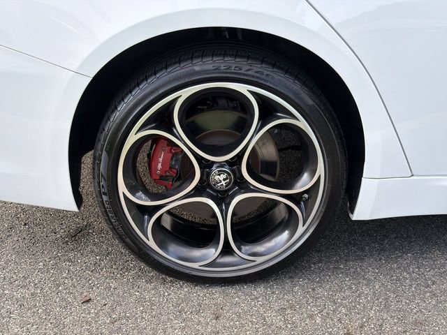 Used 2023 Alfa Romeo Giulia Veloce AWD/4WD image 12