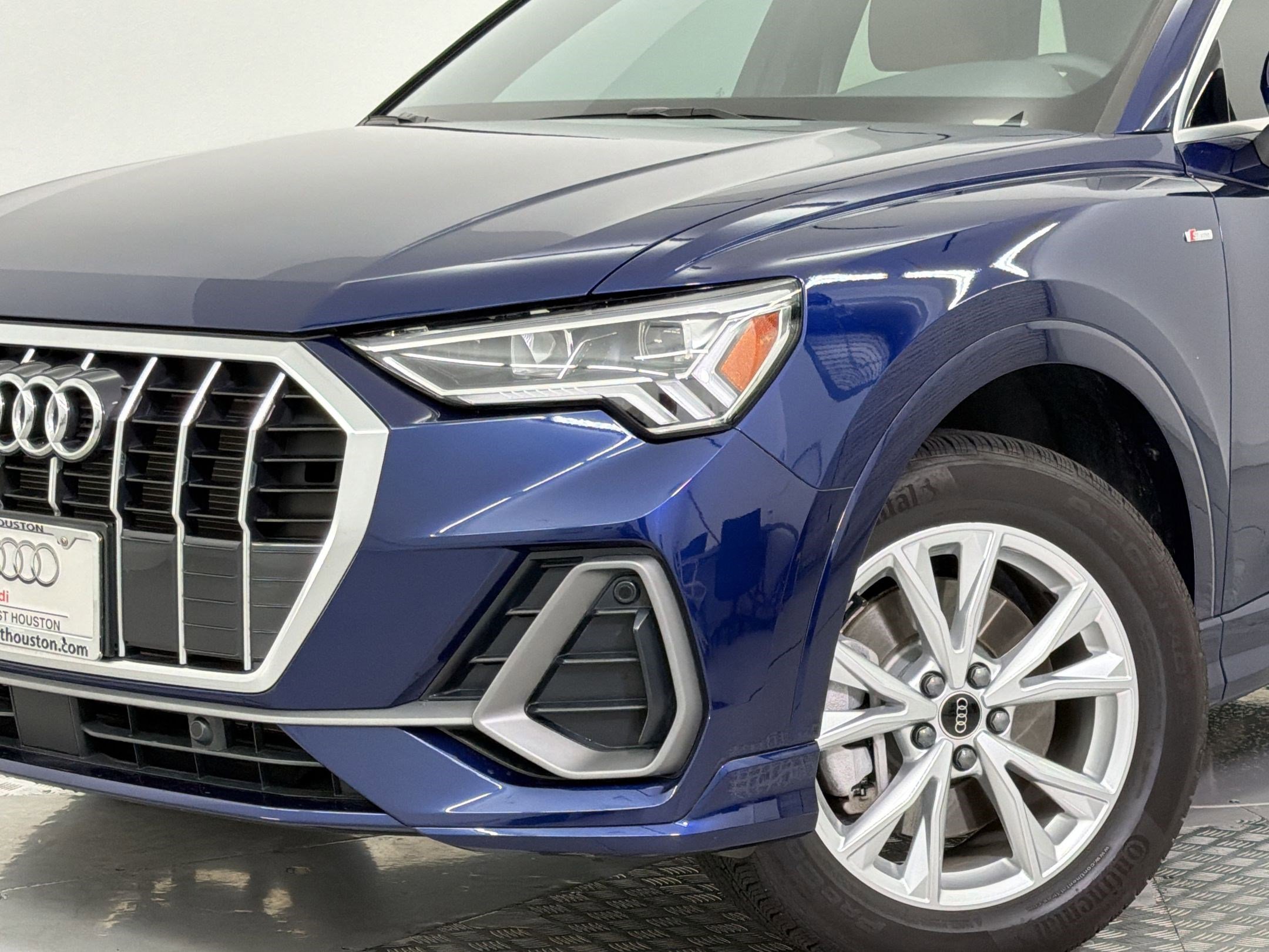 Certified 2025 Audi Q3 2.0T Premium w/ Convenience Package AWD/4WD image 11