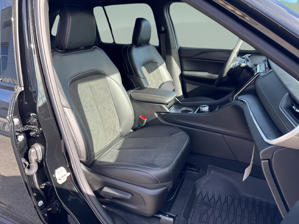 New 2025 Jeep Grand Cherokee 4WD image 38
