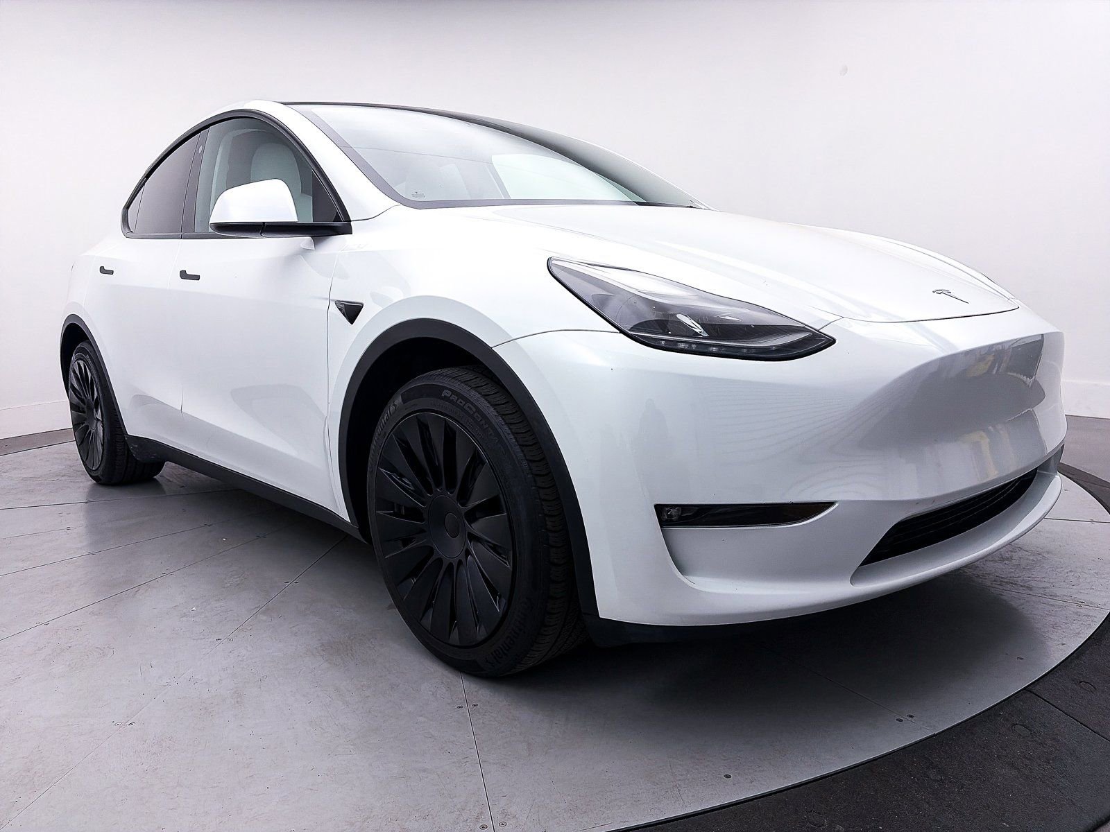 Used 2023 Tesla Model Y Long Range image 9
