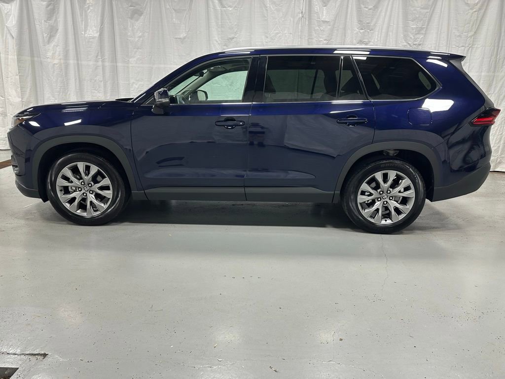 Used 2025 Toyota Grand Highlander AWD image 4