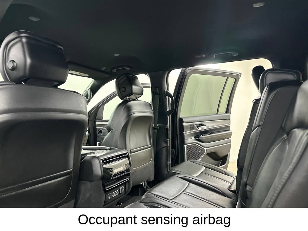 Used 2025 Jeep Wagoneer L Series II w/ 8-pass Seating Package AWD/4WD image 33