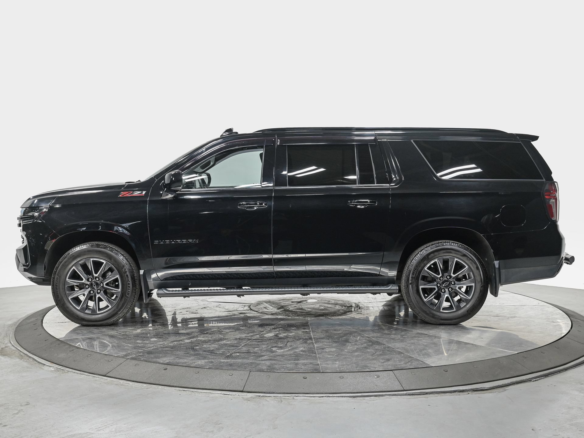 Used 2022 Chevrolet Suburban Z71 AWD/4WD image 2
