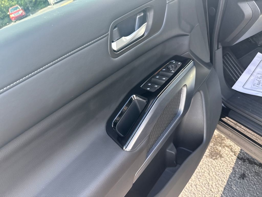 Used 2024 Nissan Pathfinder SL FWD image 14