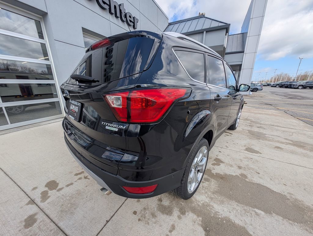 Used 2019 Ford Escape Titanium image 5