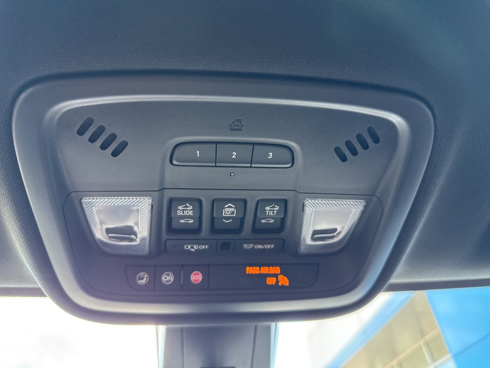 Used 2022 Chevrolet Traverse Premier image 34