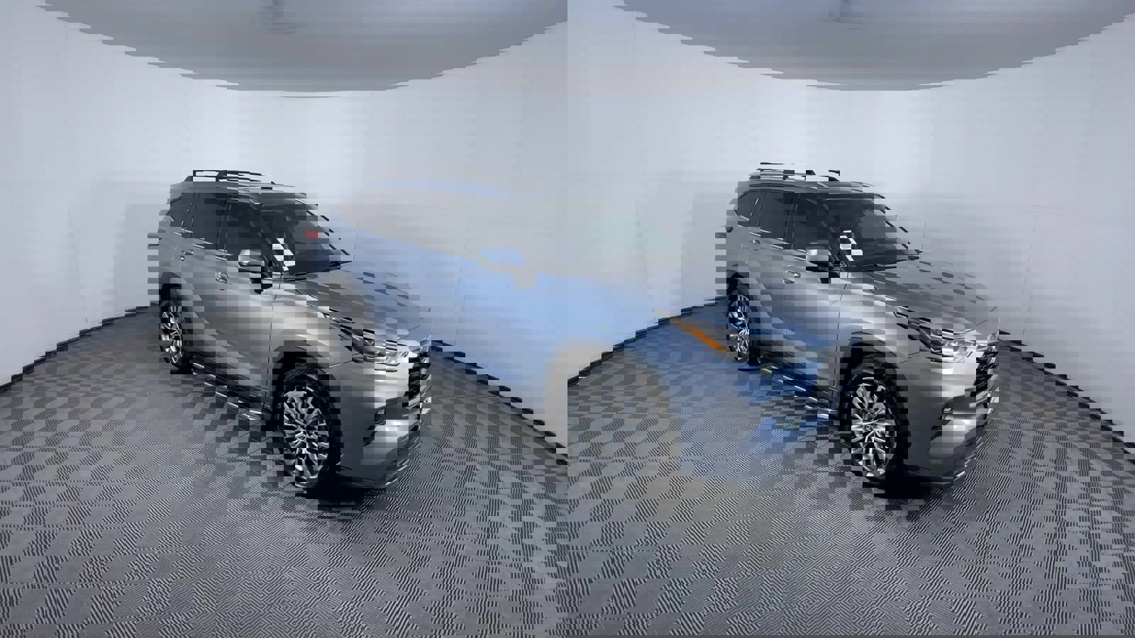 Used 2022 Toyota Highlander Platinum image 2