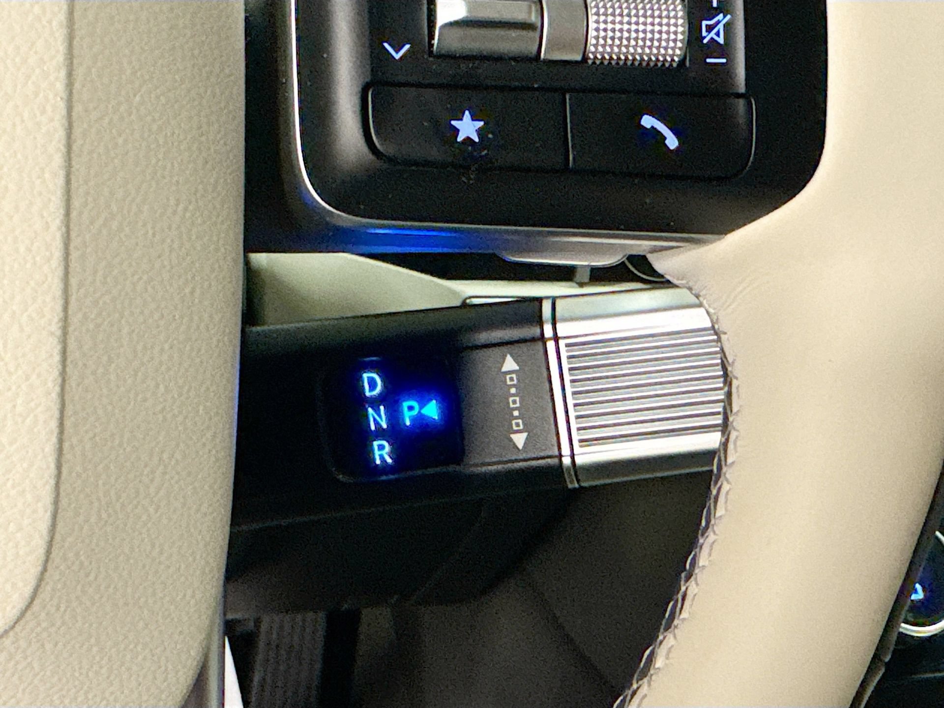 Used 2025 Hyundai Santa Fe Calligraphy FWD image 17