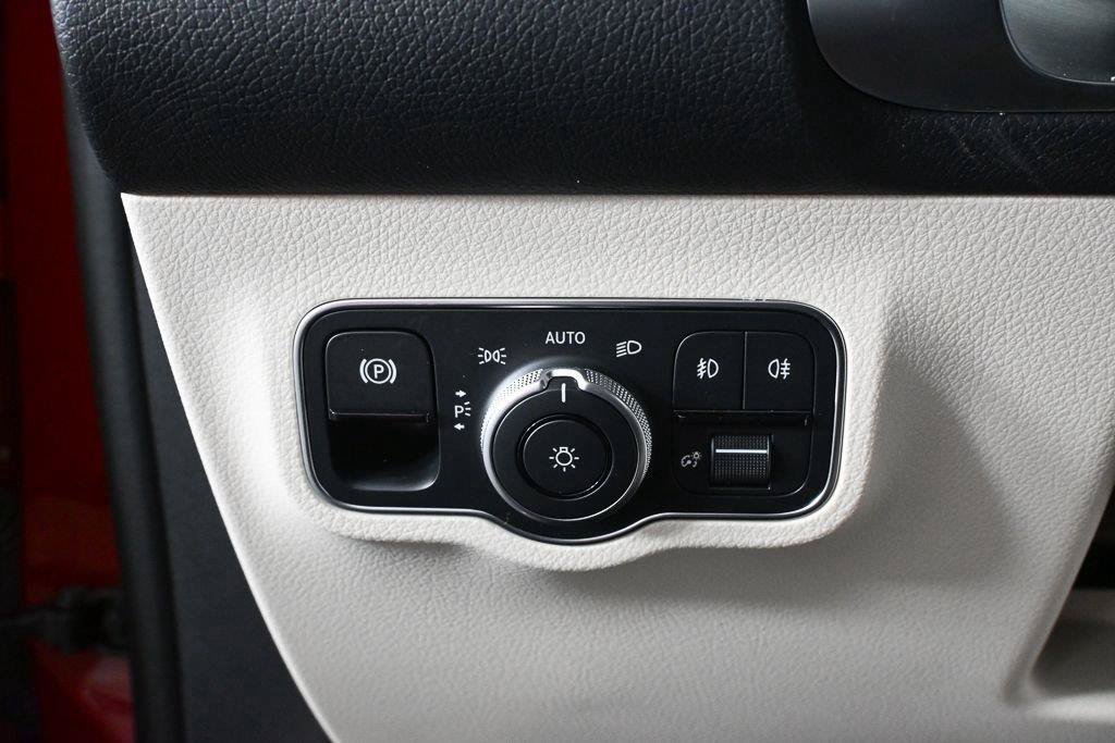 New 2026 Mercedes-Benz GLB 250 image 9
