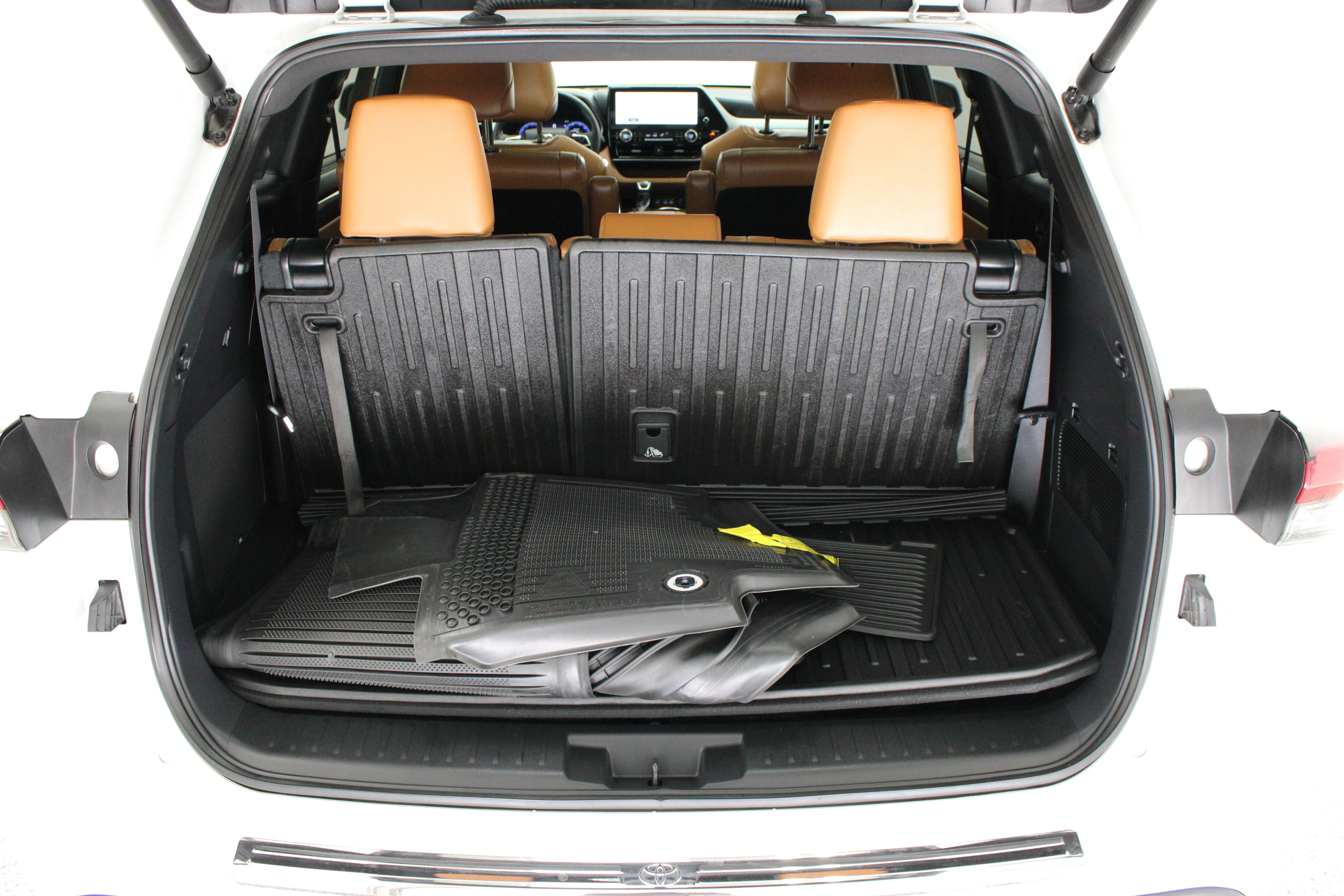 Used 2024 Toyota Highlander Platinum FWD image 36