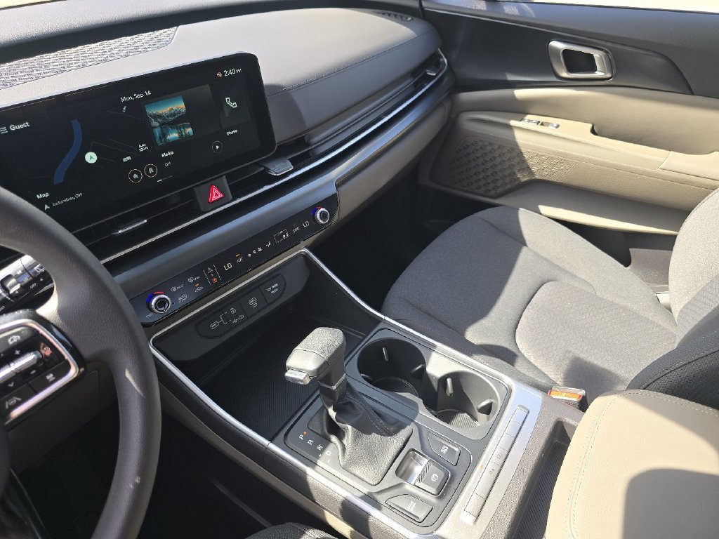 Used 2026 Kia Carnival LX FWD image 26