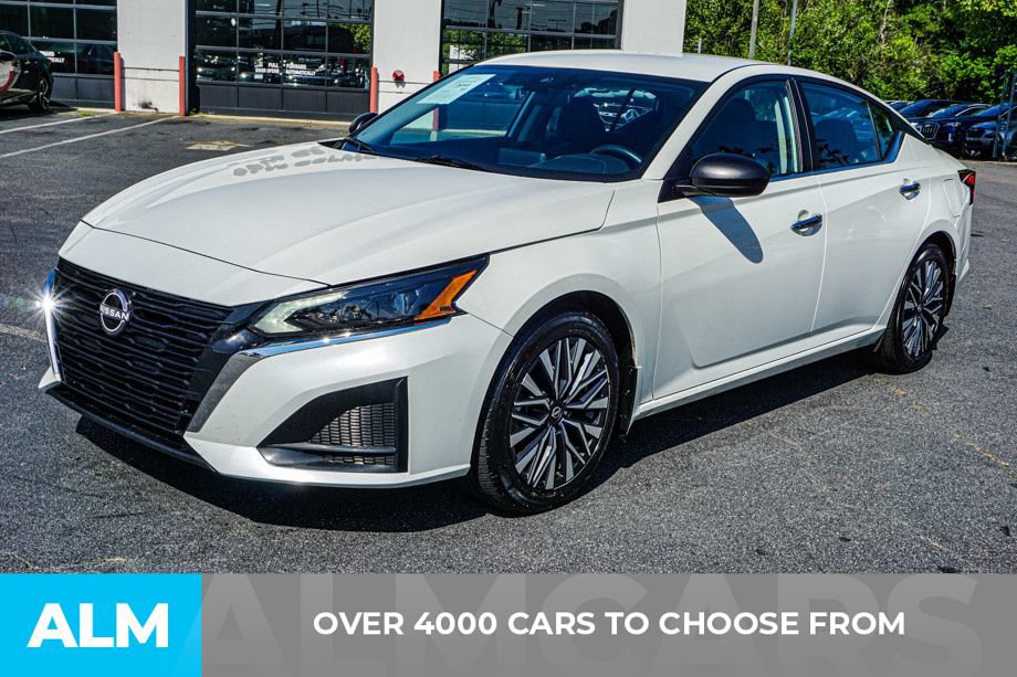 Used 2025 Nissan Altima 2.5 SV FWD image 2