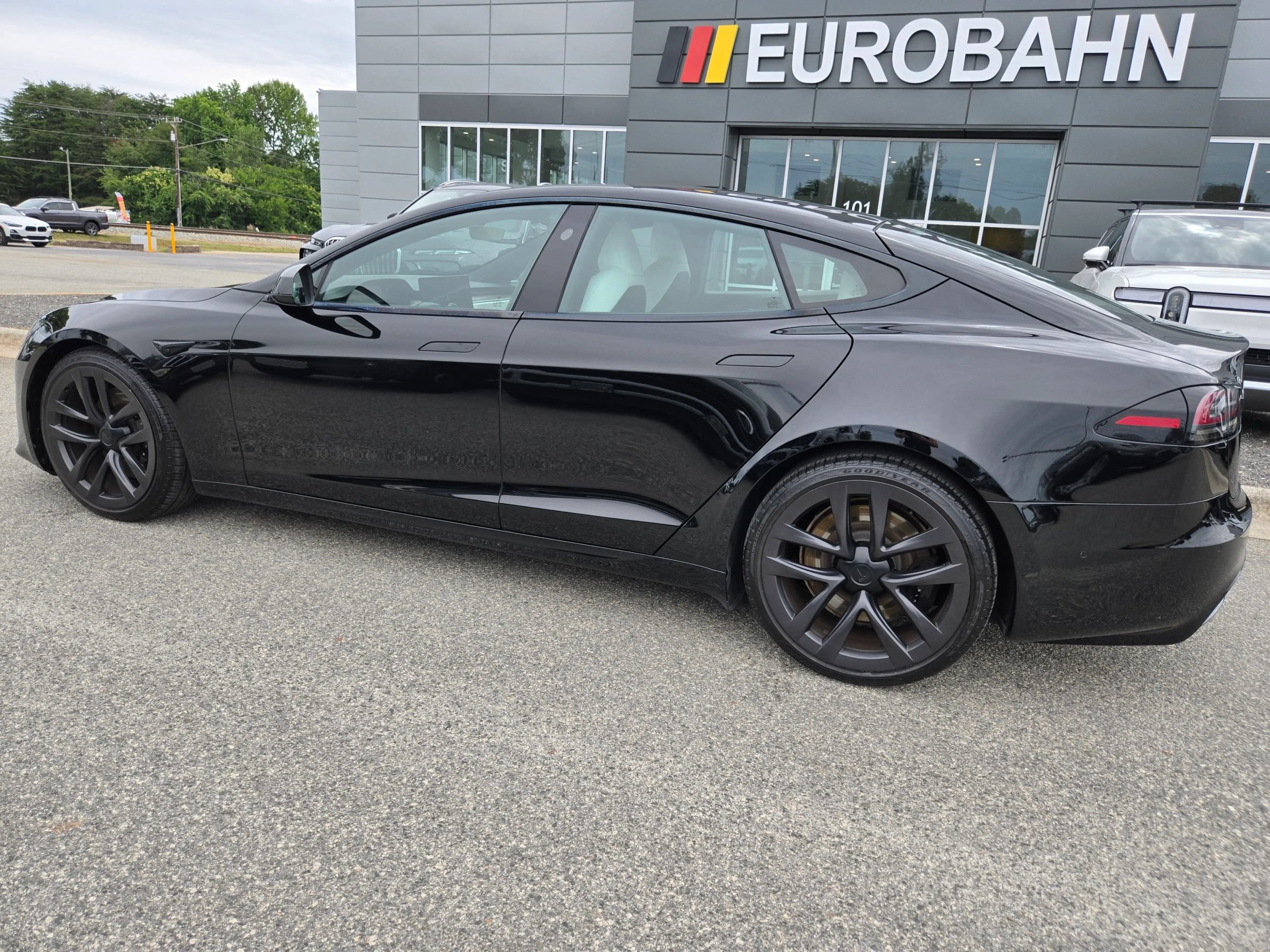 Used 2023 Tesla Model S Standard Range AWD/4WD image 29