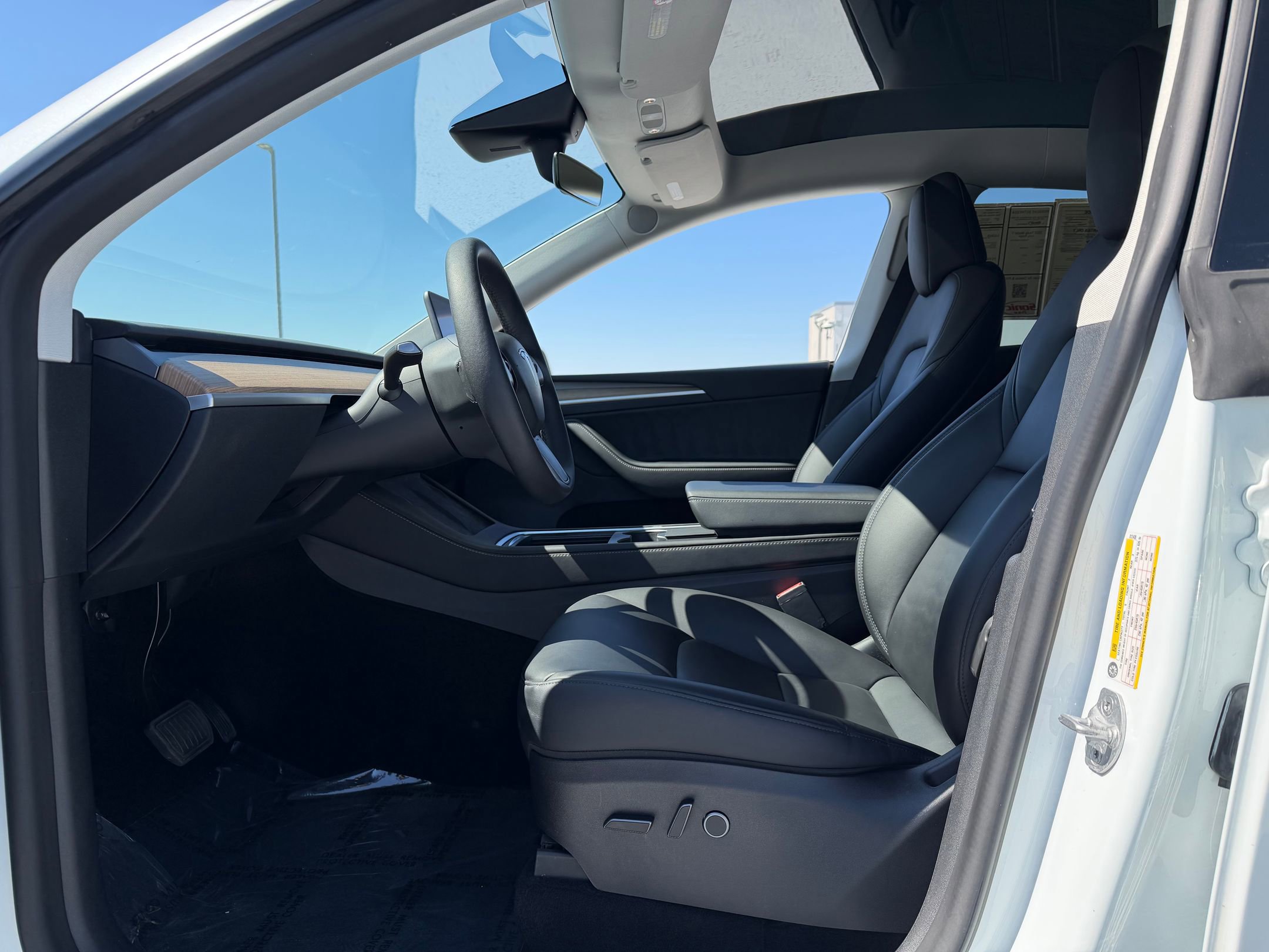 Used 2022 Tesla Model Y Long Range image 22