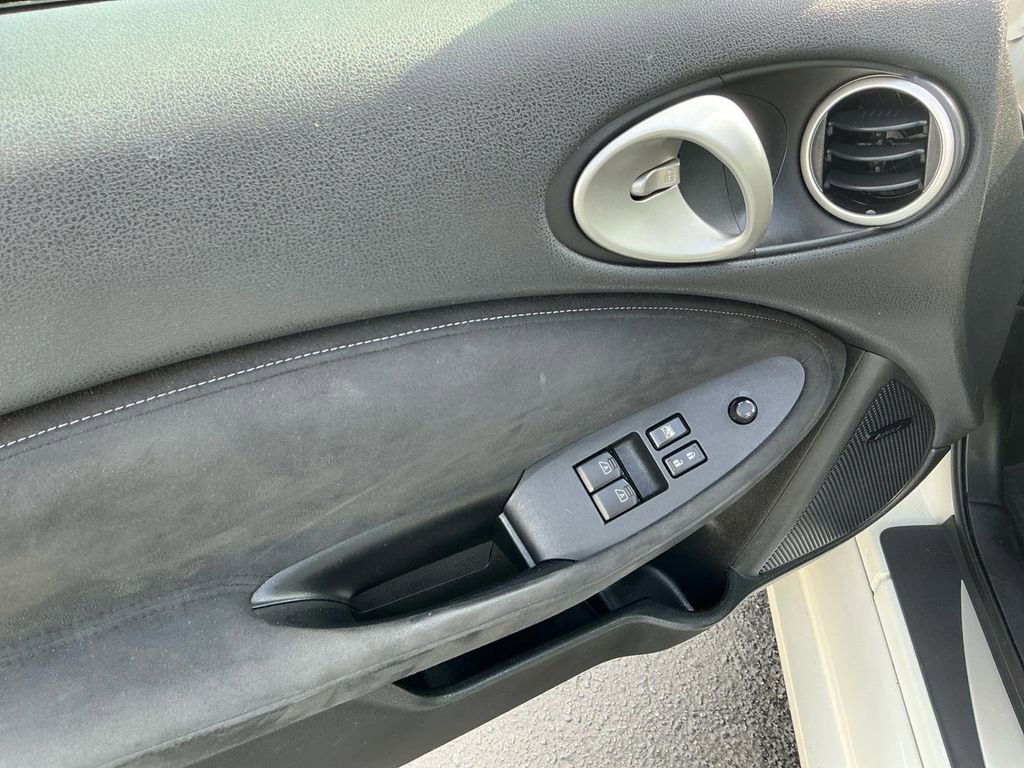 Used 2010 Nissan 370Z Touring image 16