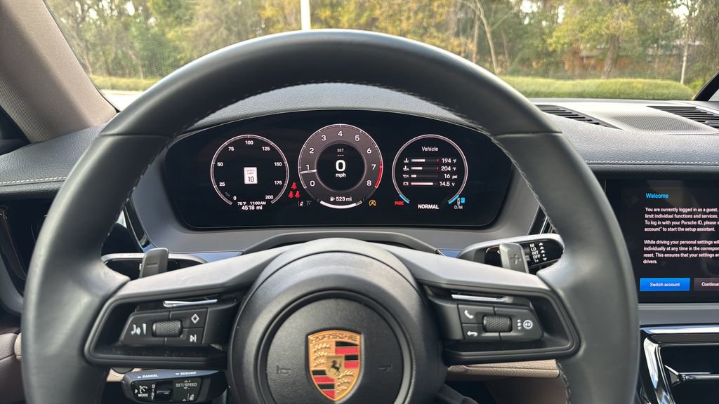 Certified 2025 Porsche Panamera image 10