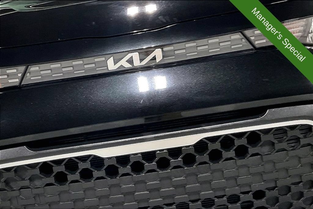 Used 2025 Kia Soul LX w/ LX Technology Package FWD image 34