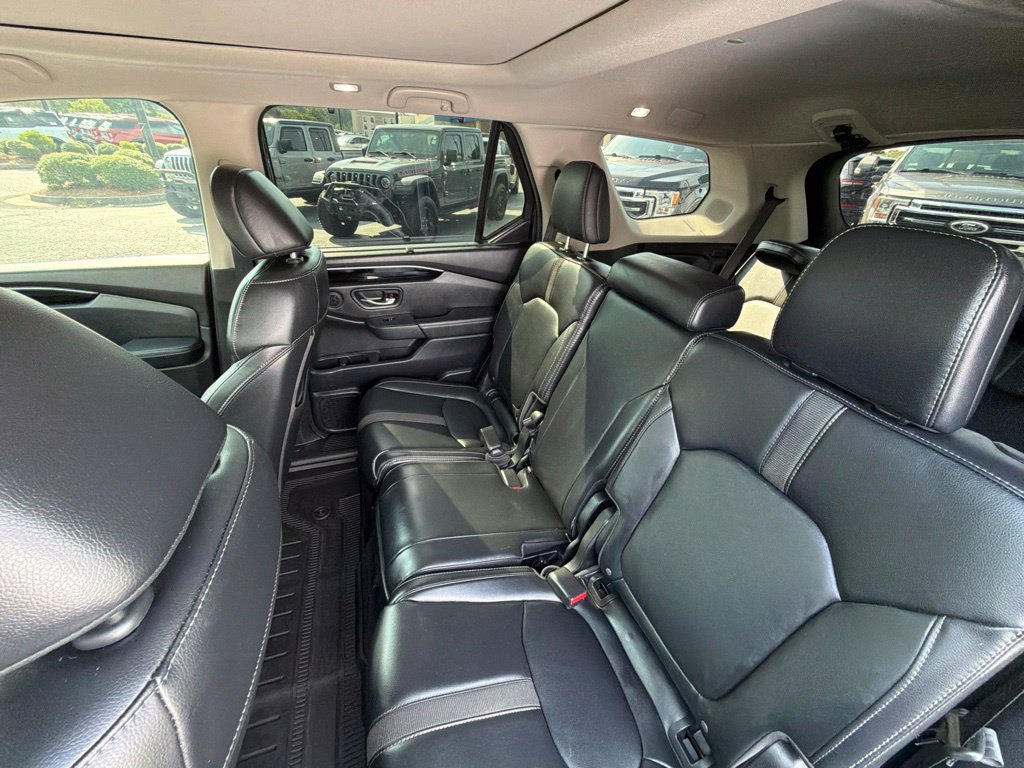 Used 2025 Honda Pilot Touring image 37