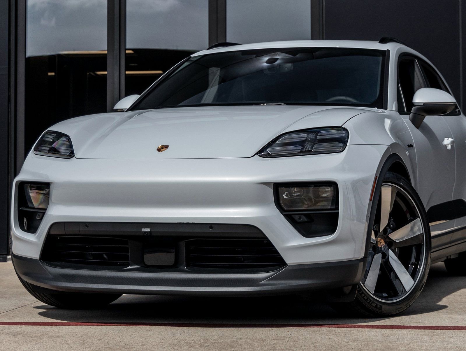 New 2026 Porsche Macan Electric RWD image 7