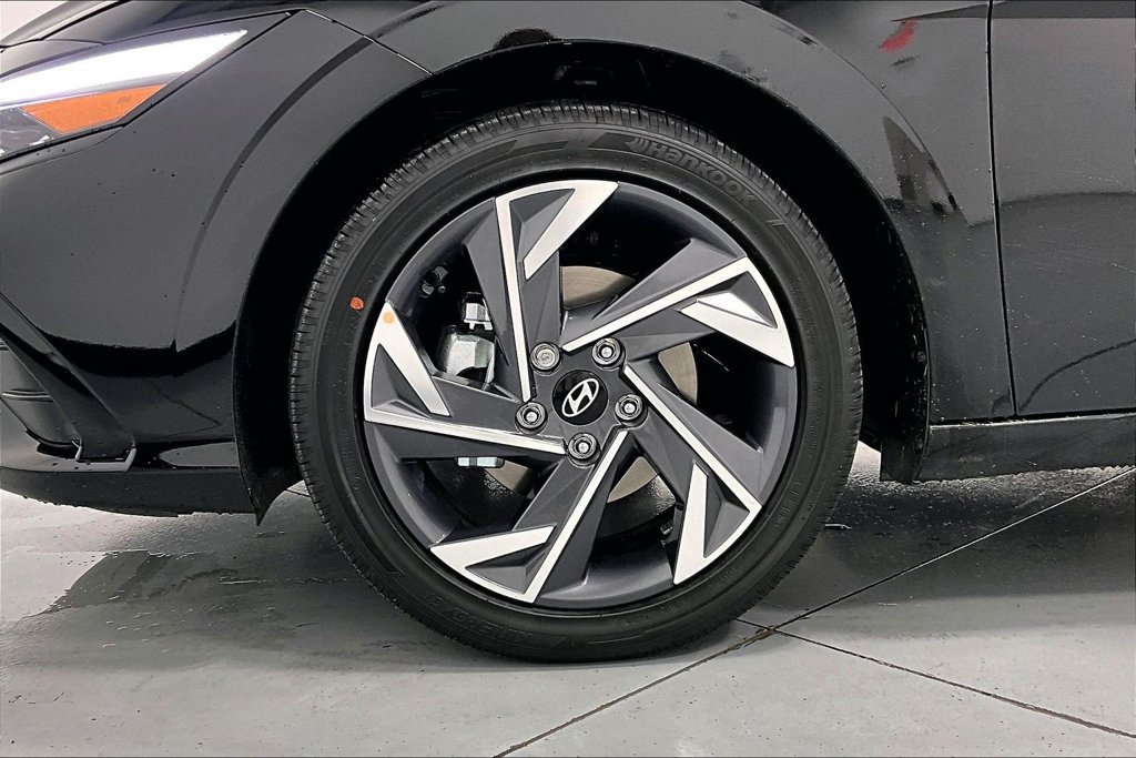 New 2026 Hyundai Elantra Limited FWD image 28