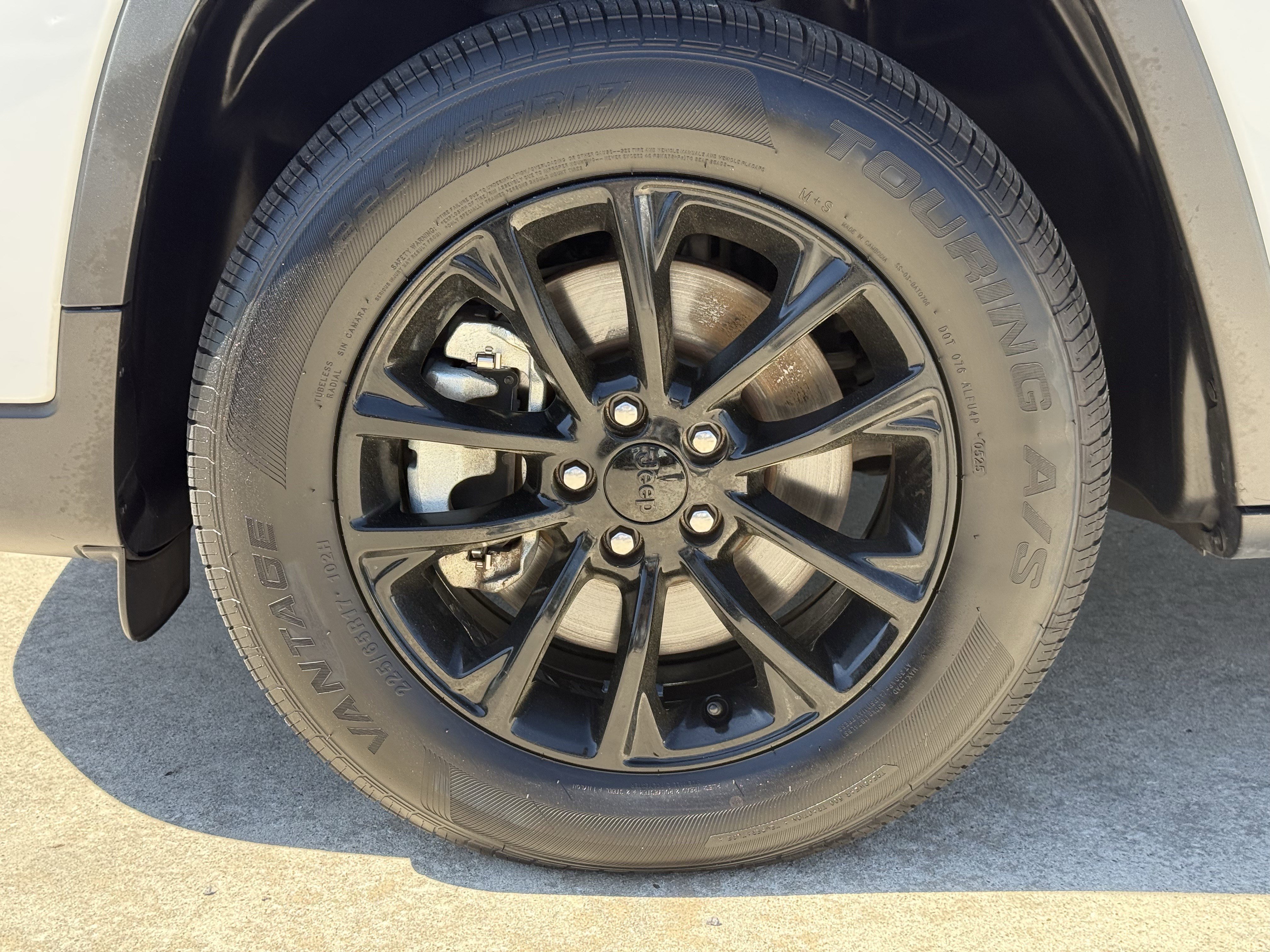 Used 2023 Jeep Cherokee Altitude Lux image 12