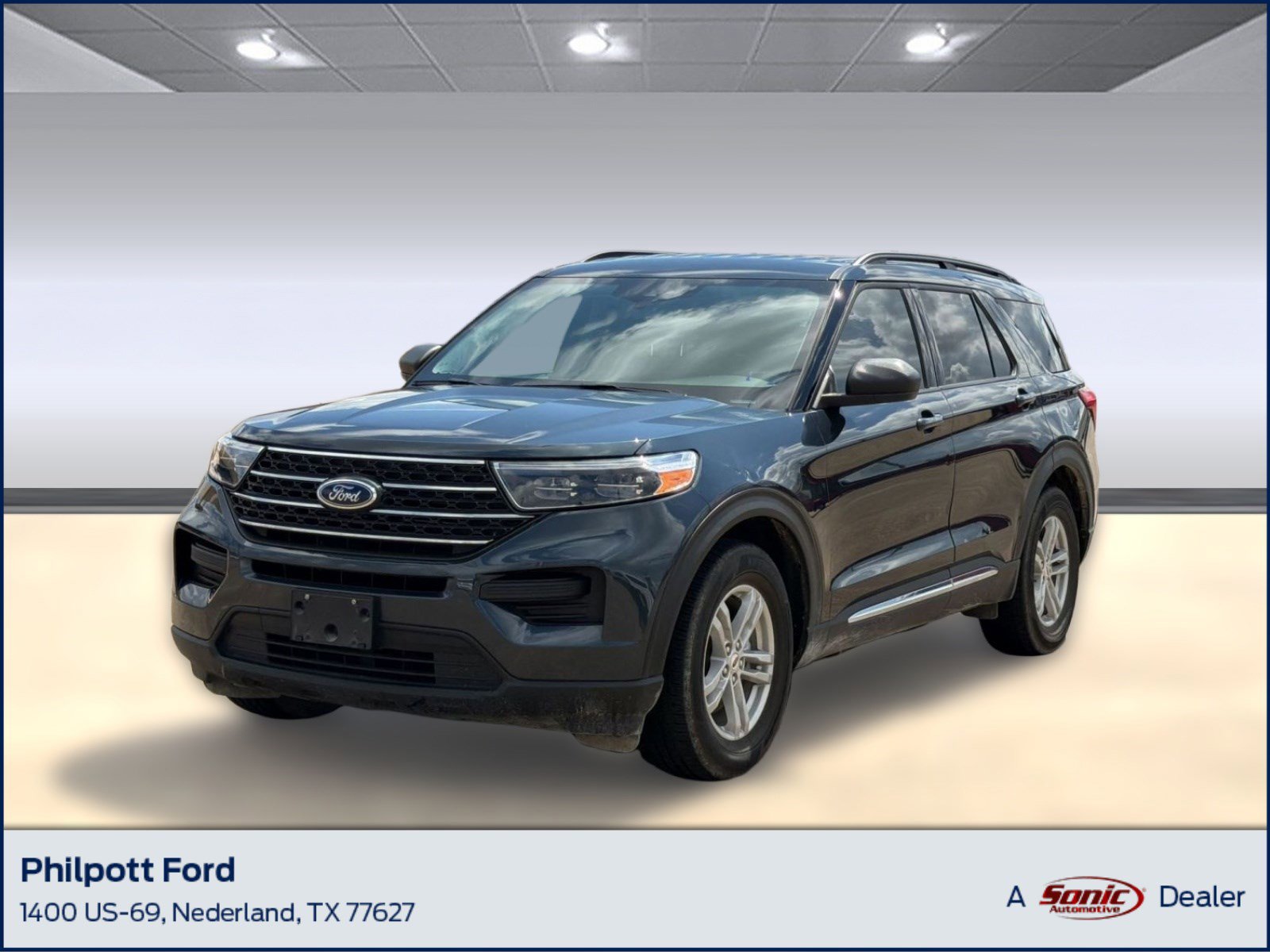 Certified 2024 Ford Explorer XLT RWD image 1
