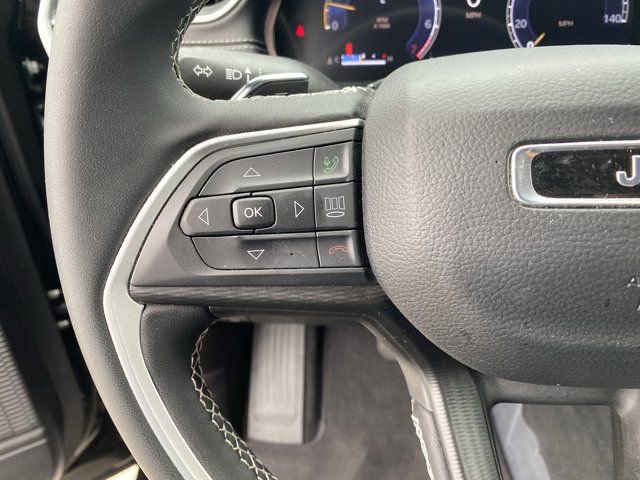 Used 2024 Jeep Grand Cherokee Laredo image 36