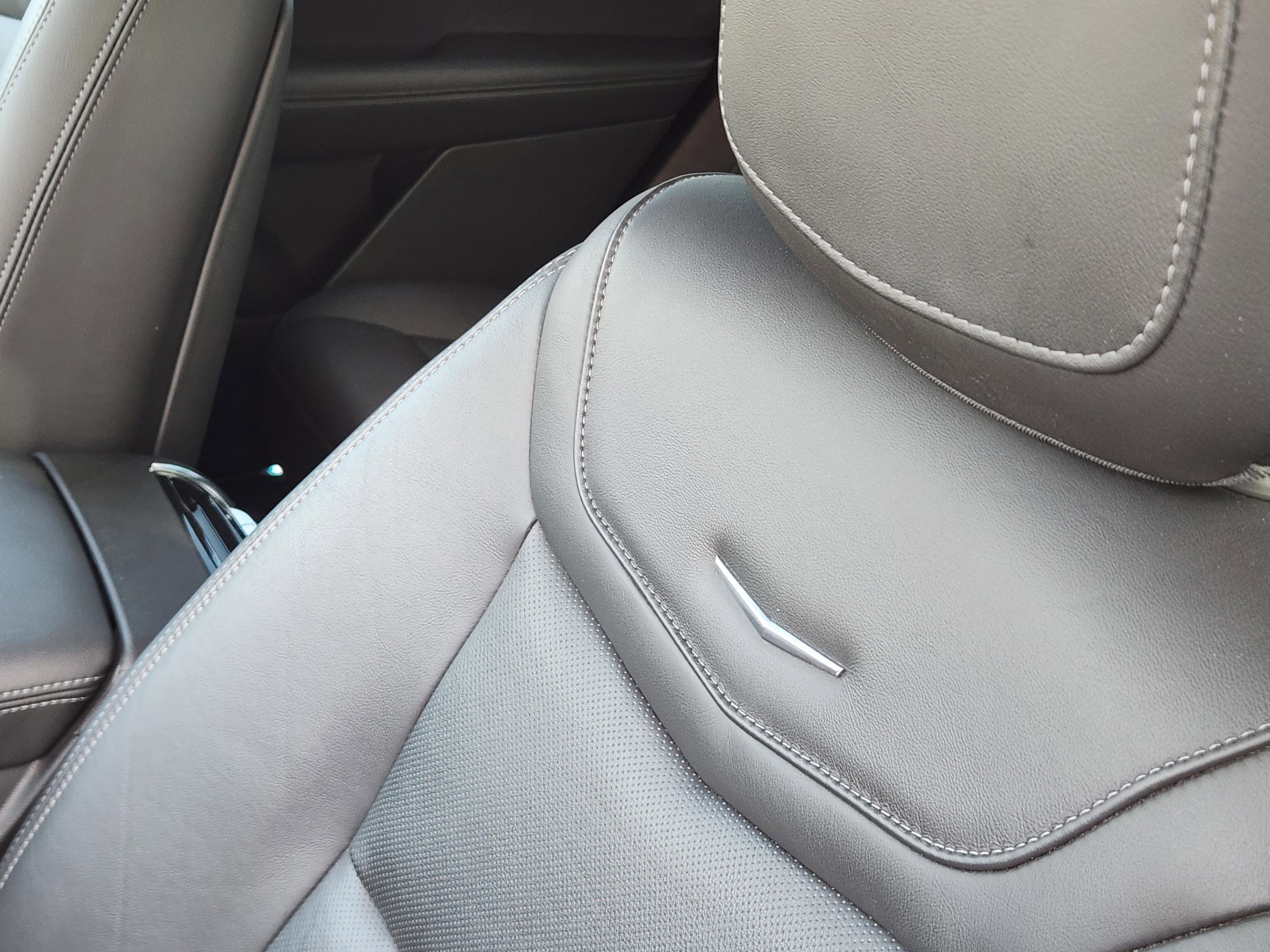 Used 2023 Cadillac XT6 Premium Luxury image 12